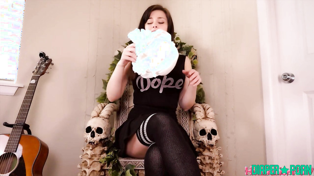 Brunette's dirty talk, nappy on your little cock - Humiliation POV