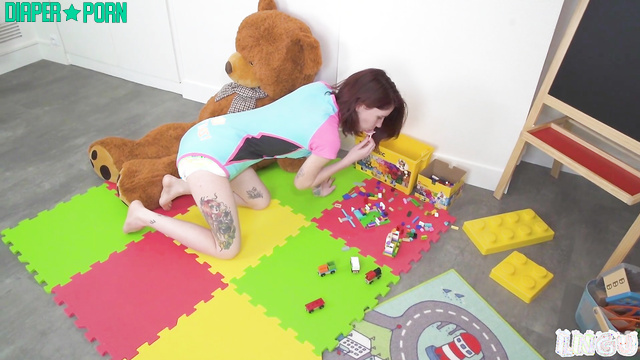 Redhead Alexia grinding hard, diaper change with napkins - FRDiapergirls