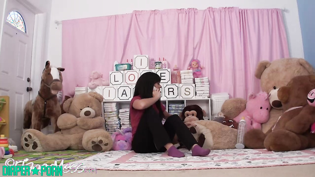 Brunette moaning as diaper changes, fingers pressing - DiaperMess