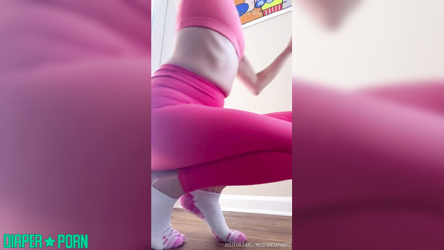 Ava Panda's wet nappy soaked while pissing loud - Misspandapants