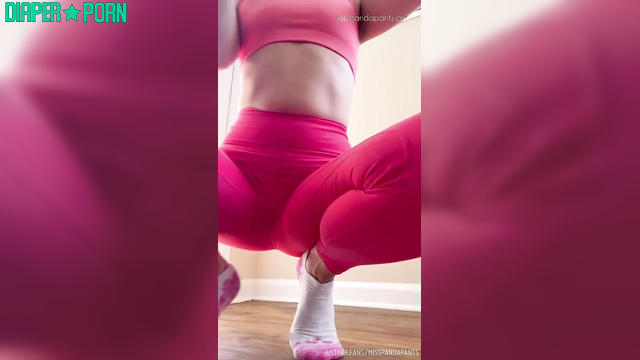 Ava Panda's wet nappy soaked while pissing loud - Misspandapants