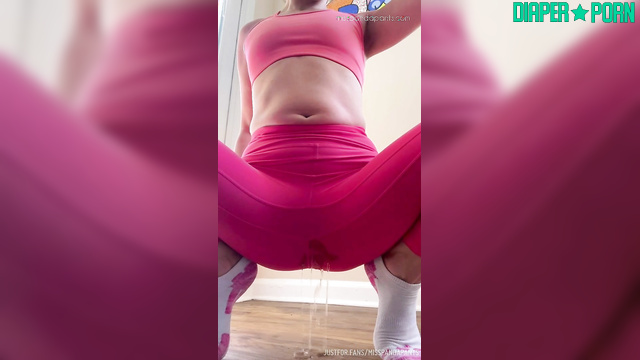 Ava Panda's wet nappy soaked while pissing loud - Misspandapants