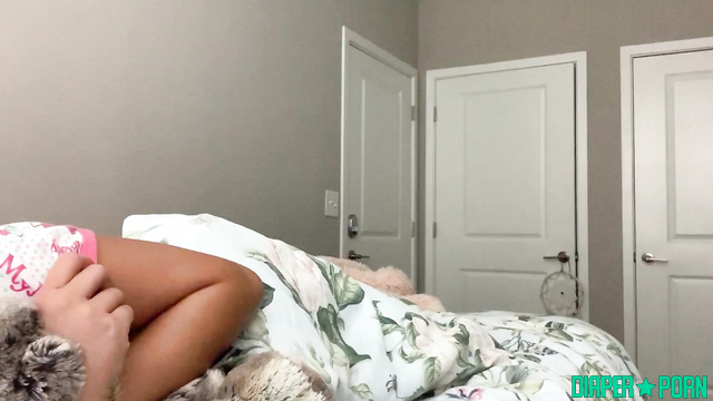 Lainey grinding in diaper, fingers pressing deep - ABDL Porn