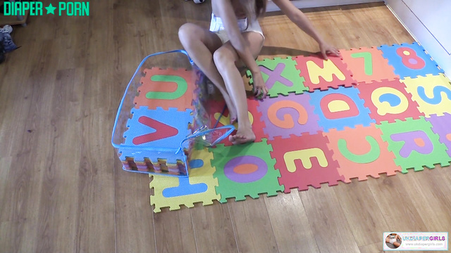 UKDiaperGirls - Сhloe collects a children's carpet