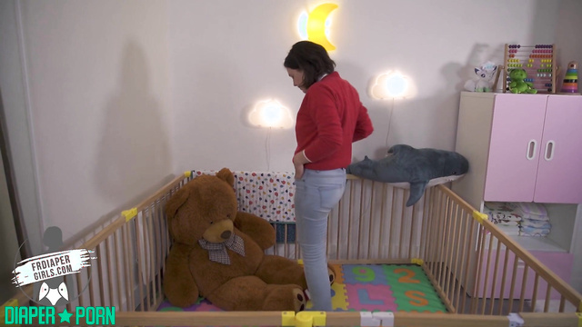 Brunette in long socks, pissing hard in diaper - FRDiapergirls