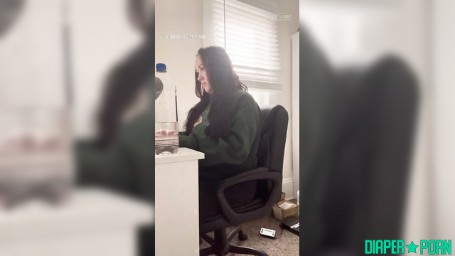 BBW brunette grinding hard in full diaper - sunbunnystella