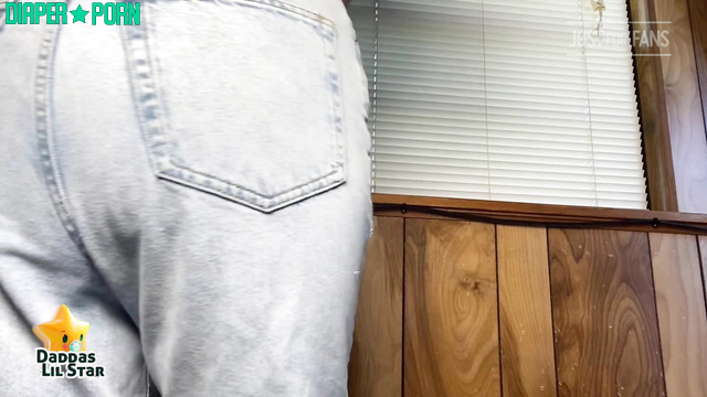 Daddaslilstar - Showing her messy diaper up close while wearing it confidently