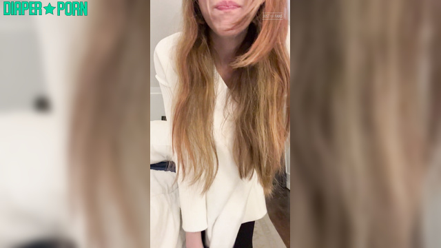 Redhead tease leaks through leggings - LolaAndThenSome