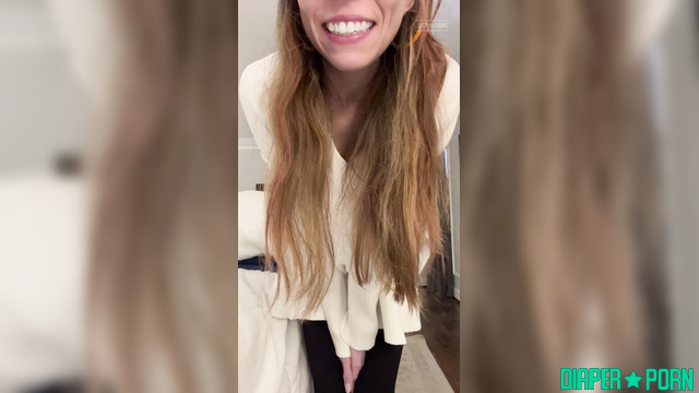Redhead tease leaks through leggings - LolaAndThenSome