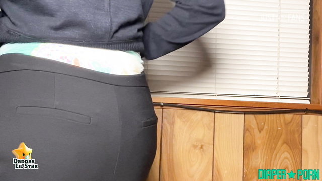 Leggings Stretch Over Full Diaper, Leaking Loud - daddaslilstar