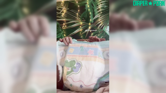 Brunette in glasses pissing warm pampers - sunbunnystella