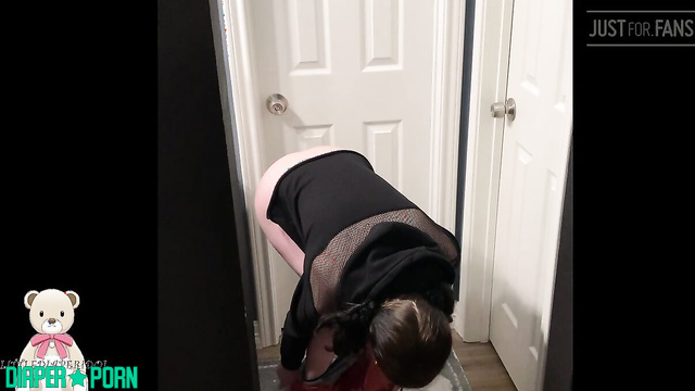 Pissing naked outdoors, soaked panties under tight jeans - LittleDiaperIdol