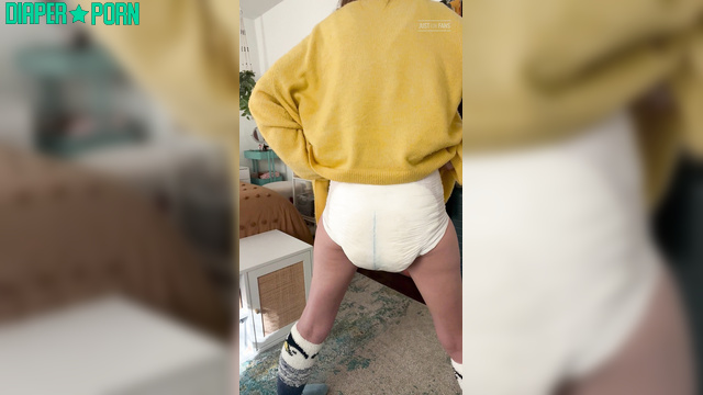 LolaAndThenSome - Soils his pampers showing it under his sweater