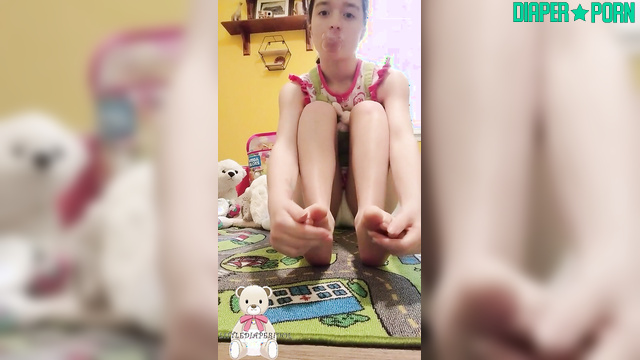 LittleDiaperIdol - Fills diaper while playing on play mat with toys