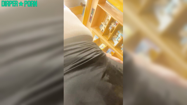 Blonde MILF wets discreetly, diaper leaking - PaddedkittenVuittQn