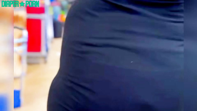 Nappy peeking out while shopping outdoors - PaddedkittenVuittQn