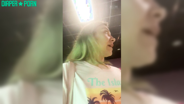 Blonde walking with thick diaper bulge in public - PaddedkittenVuittQn