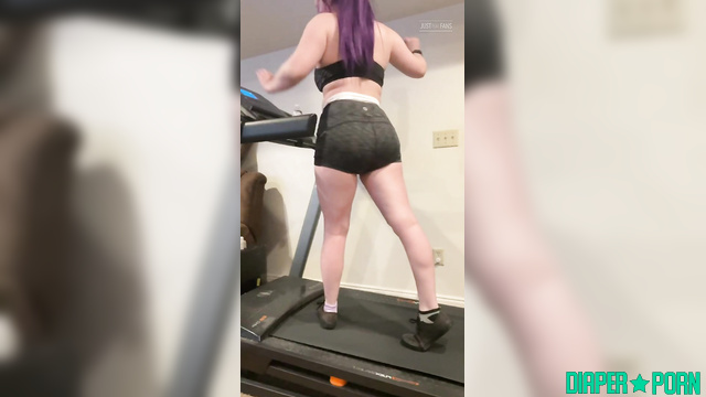 Treadmill strut with thick diaper bulging - succubunnie