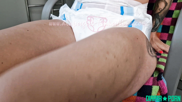 Blonde tattooed slut pissing into new diaper, moaning wet - TinkerNina