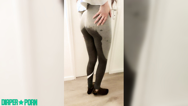 Tight leggings soaked as diaper floods after pissing - DiaperRosie