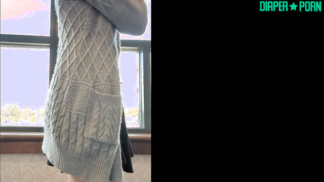 Blonde in boots teasing herself under tight jeans - AnnabelleLeakyGirl
