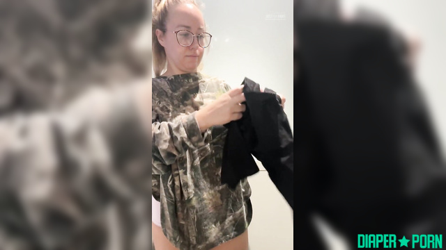 Blonde solo rubbing clit raw in fresh diaper - sunbunnystella