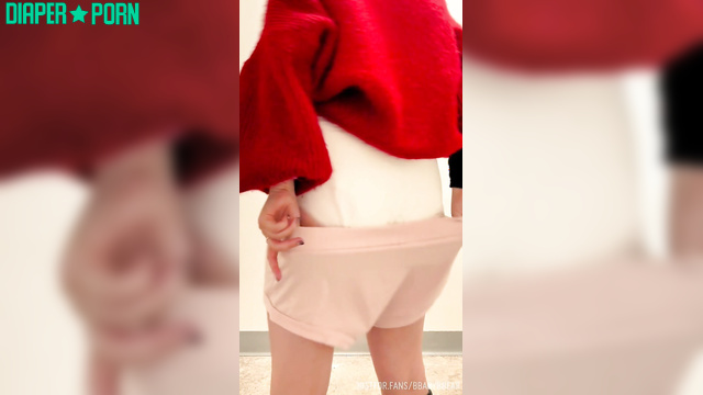 Brunette teasing outdoors with thick diapers grinding - bbabybbear