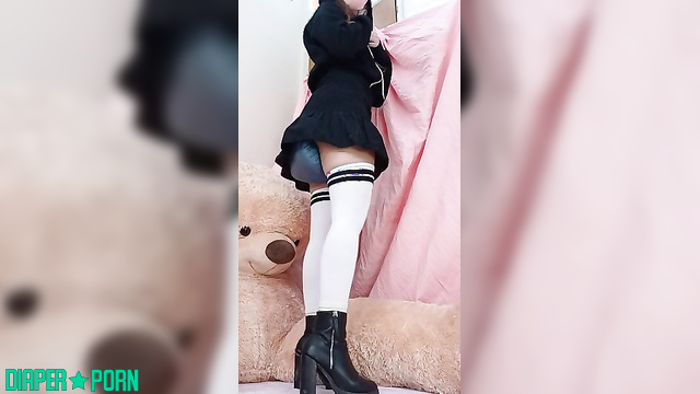 Full diaper grind, messy under tight layers - wetbbybrat