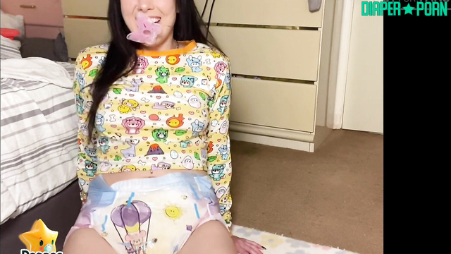 Cheeky tease with full diaper pissing and stockings - daddaslilstar