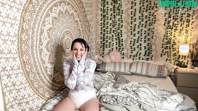 Daddaslilstar - Relaxing bathtime with a fresh, thick nappy ready for aftercare