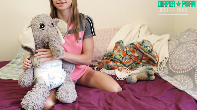 Brunette Cumming Hard in Cozy Pampers - AnnabelleLeakyGirl