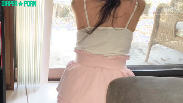 Tattooed brunette messes herself in regression bliss - daddaslilstar