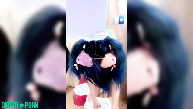 Tatted brunette squatting wide, thick nappy pressing - succubunnie