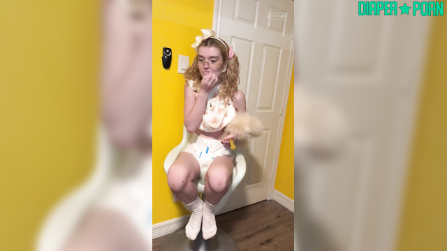 Blonde ageplay regression, eating messily - LittleDiaperIdol