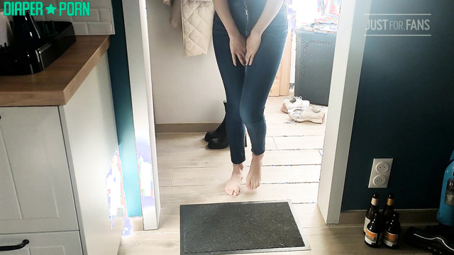 Brunette in tight jeans pissing hard, soaking warm - DiaperRosie