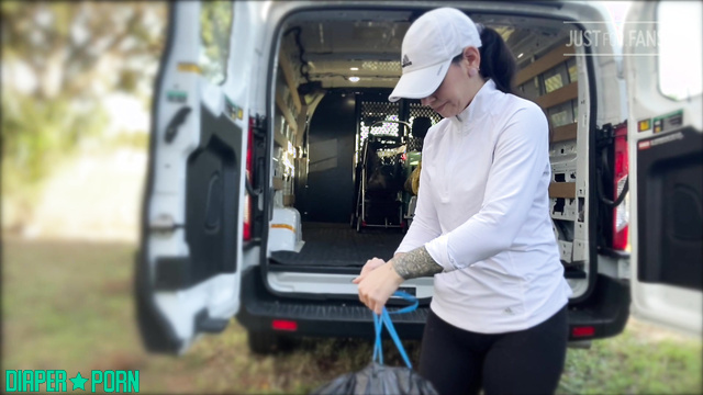 Diaper under tracksuit teasing in car - daddaslilstar