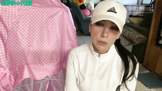 Diaper under tracksuit teasing in car - daddaslilstar