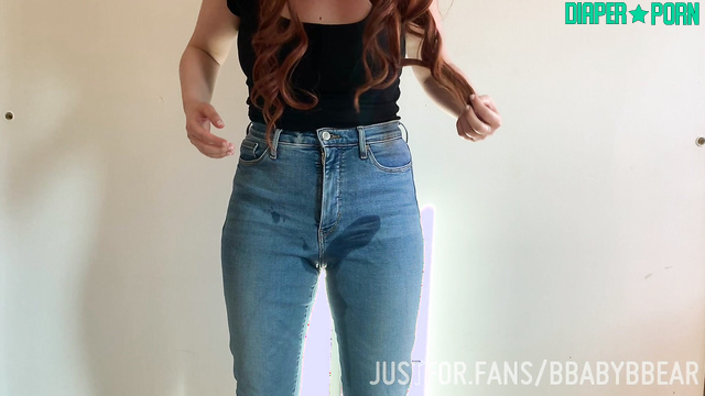 Redhead pissing jeans while moaning loud - bbabybbear