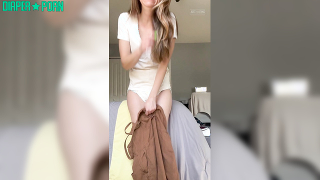 Blonde naked and changing, pampers play - LolaAndThenSome