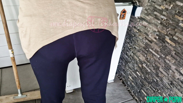 Blonde milf pissing hard, tattooed and messy - TinkerNina
