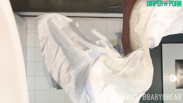 Jeans bulging, diaper full and leaking - bbabybbear