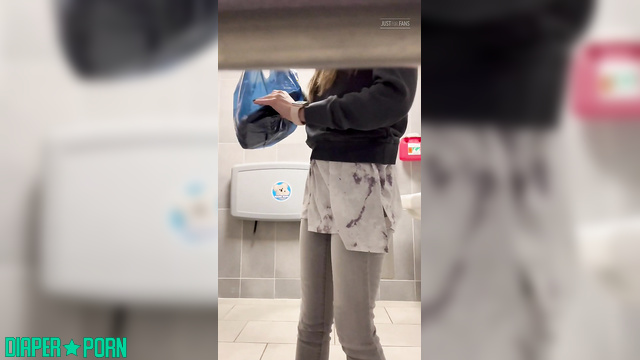 Jeans tight, pissing hard while walking outdoors - LolaAndThenSome