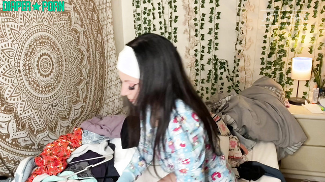 Brunette squatting wide, pampers peeking while cleaning - daddaslilstar