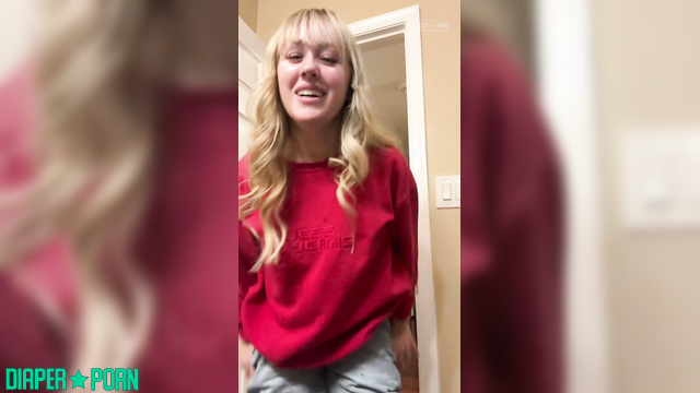 Grinding Hard, Nappy Under Tight Jeans - sunbunnystella