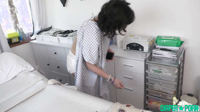 Tattooed brunette fingers herself hard on hospital bed - UKDiaperGirls