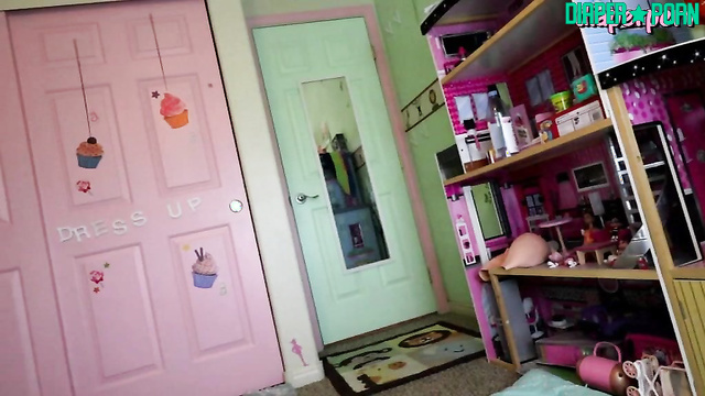 Harlow West grinding hard, diaper filthy in sister's care - Ineed2pee