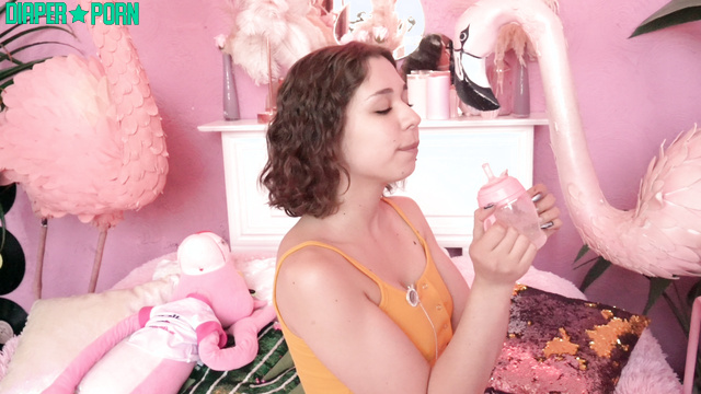 Solo powdering and pissing hard in regression – Diapers Days