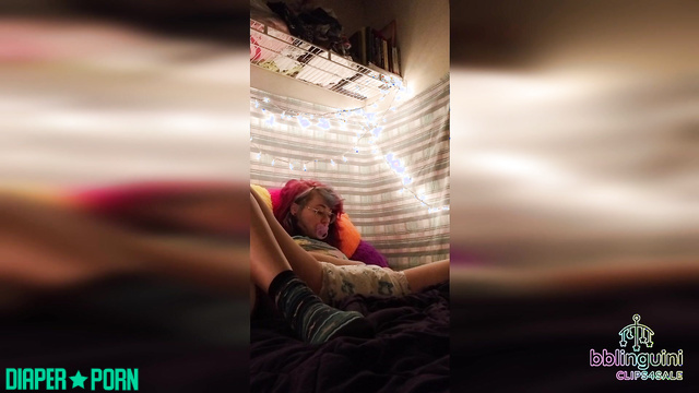 Charlie's first time roleplay, diaper stretching tight - Bblinguini