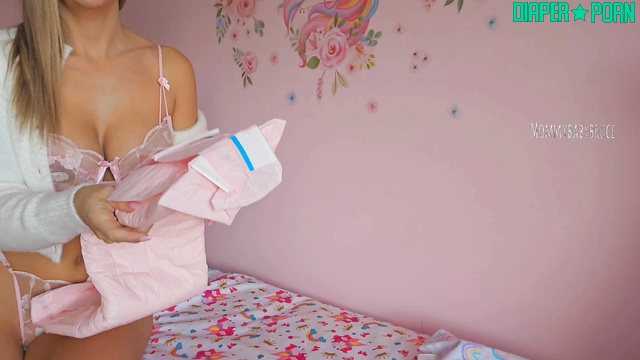 Solo Blonde Mesmerizing in Sexy Underwear, Cummies Flow - Mommyandbabybruce
