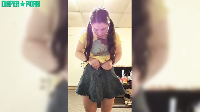 Wet pampers off, dildo stuffing deep in shaved pussy - KaretCake